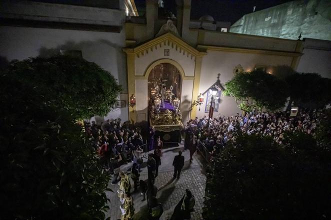 Contemplación y oración del Silencio en la Madrugada de Sevilla