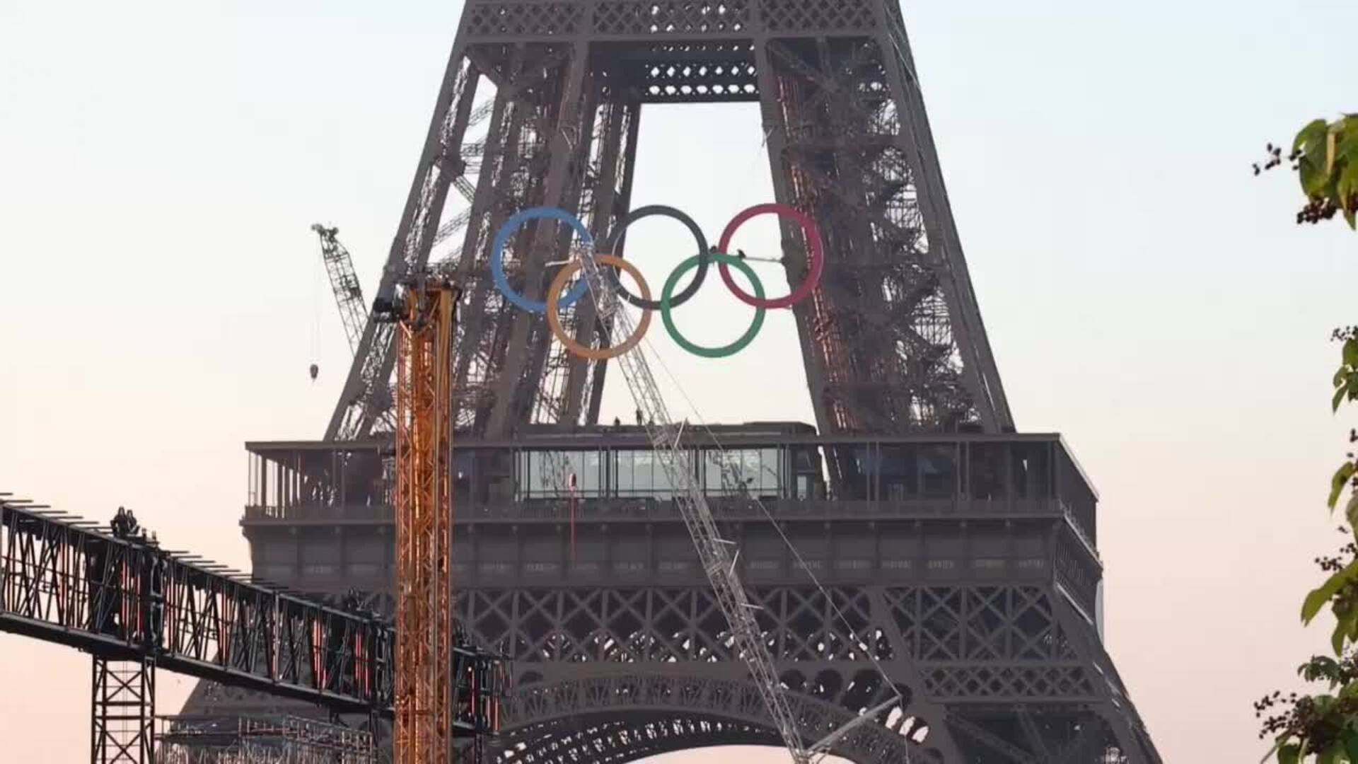 La torre Eiffel se viste con los anillos olímpicos a menos de dos meses