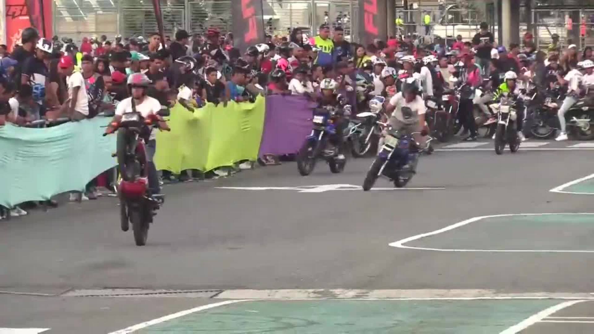 Maduro Declara Las Piruetas En Motocicletas Como Un Deporte Nacional De