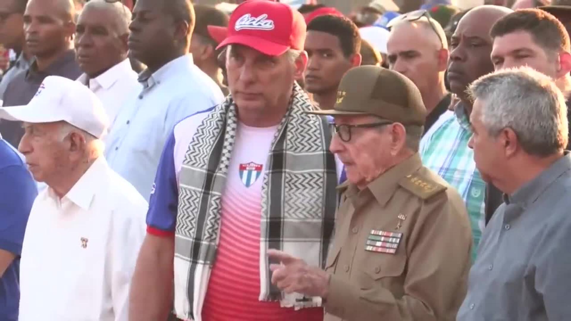 Gobierno cubano reúne a decenas de miles por el Primero de Mayo