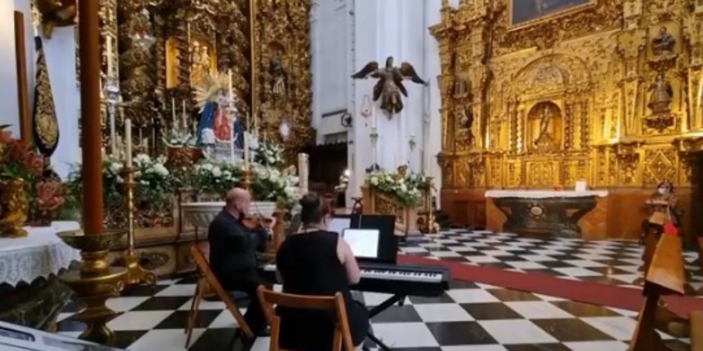 Dos novios celebran su boda con el himno del Córdoba CF en la iglesia