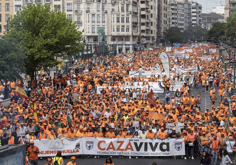 Miles De Cazadores Protestan En Valencia Contra Los Ataques Del