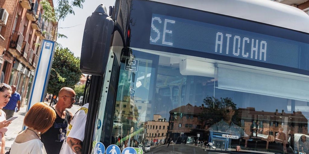 La ruta alternativa de autobuses a la línea 1 de Metro transporta a 90