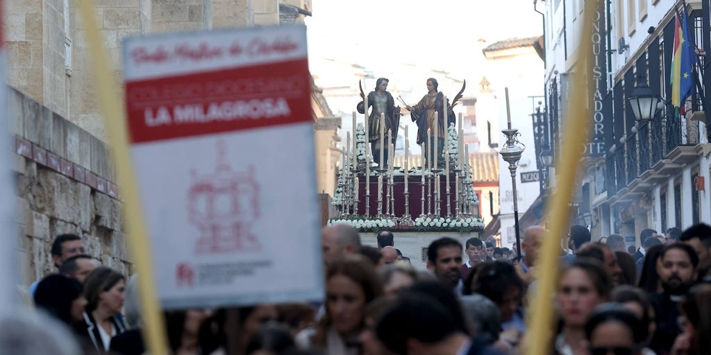 Fotos la alegre procesión de San Acisclo y Santa Victoria por las