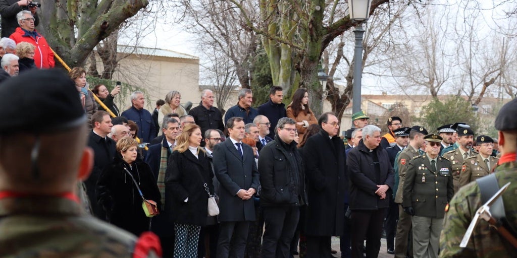 Carlos Vel Zquez Participa En El Homenaje A La Bandera De Madridejos