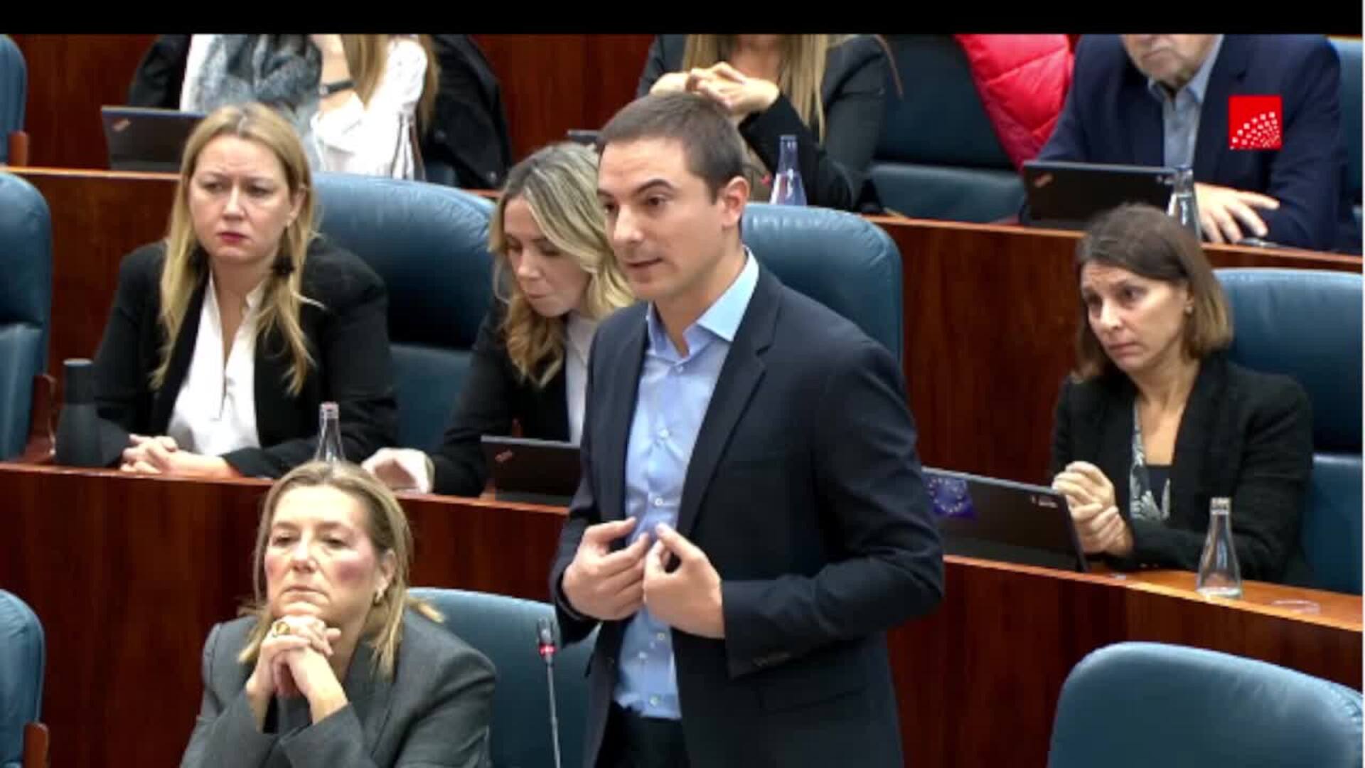 Lobato pide a Ayuso que condene el linchamiento a Sánchez y ella dice