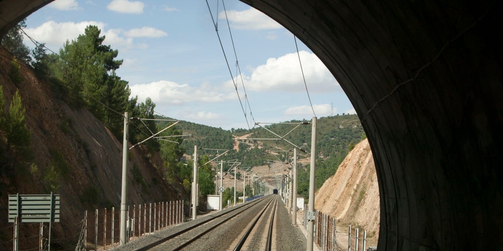 La L Nea De Alta Velocidad En Sevilla Bate R Cords Con Un Por Ciento