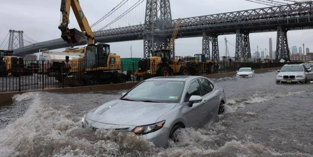 Nueva York Declara El Estado De Emergencia Por Las Lluvias Torrenciales