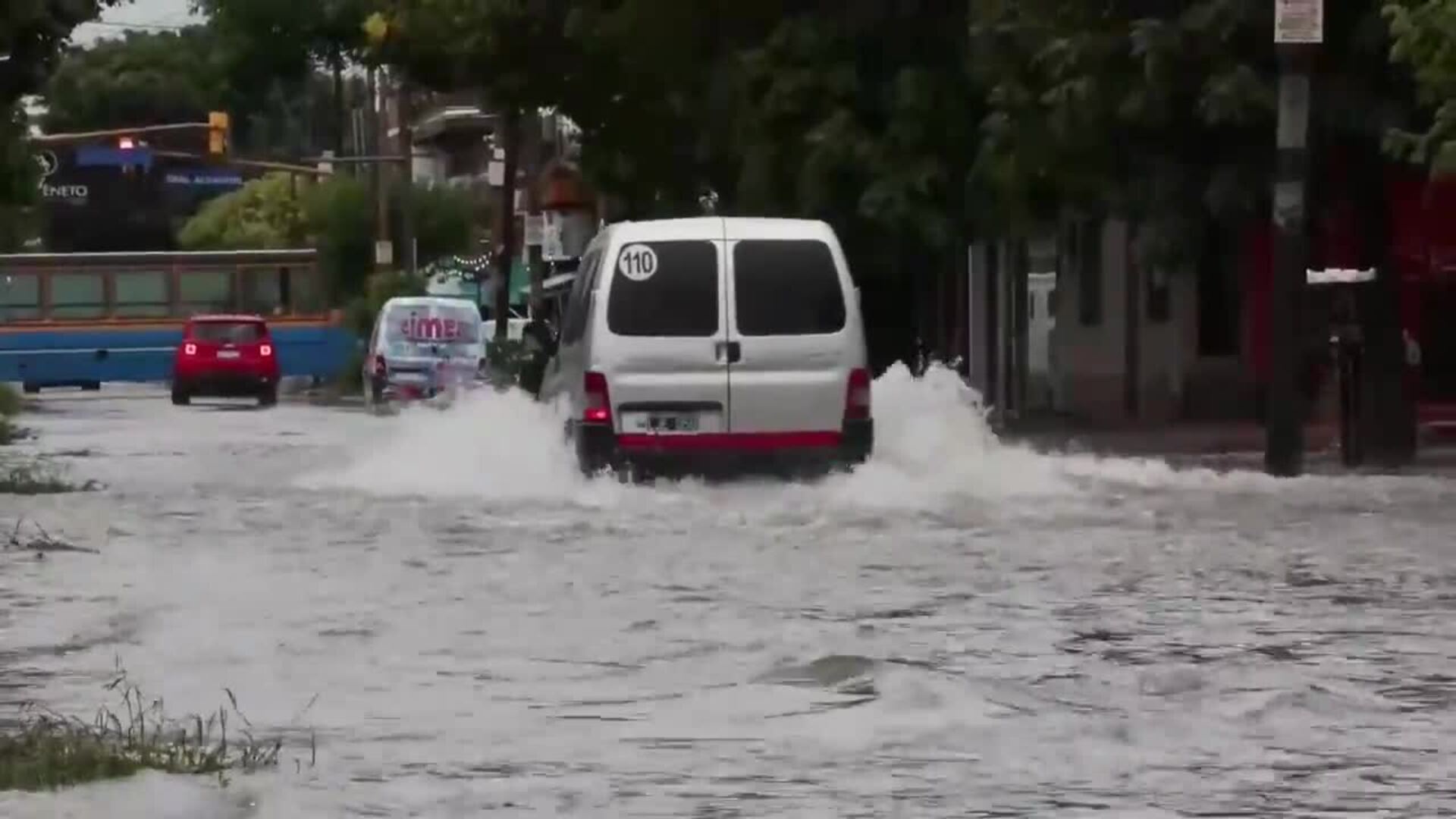 Fuerte Temporal De Lluvia Y Viento Tiene A La Provincia De Buenos Aires