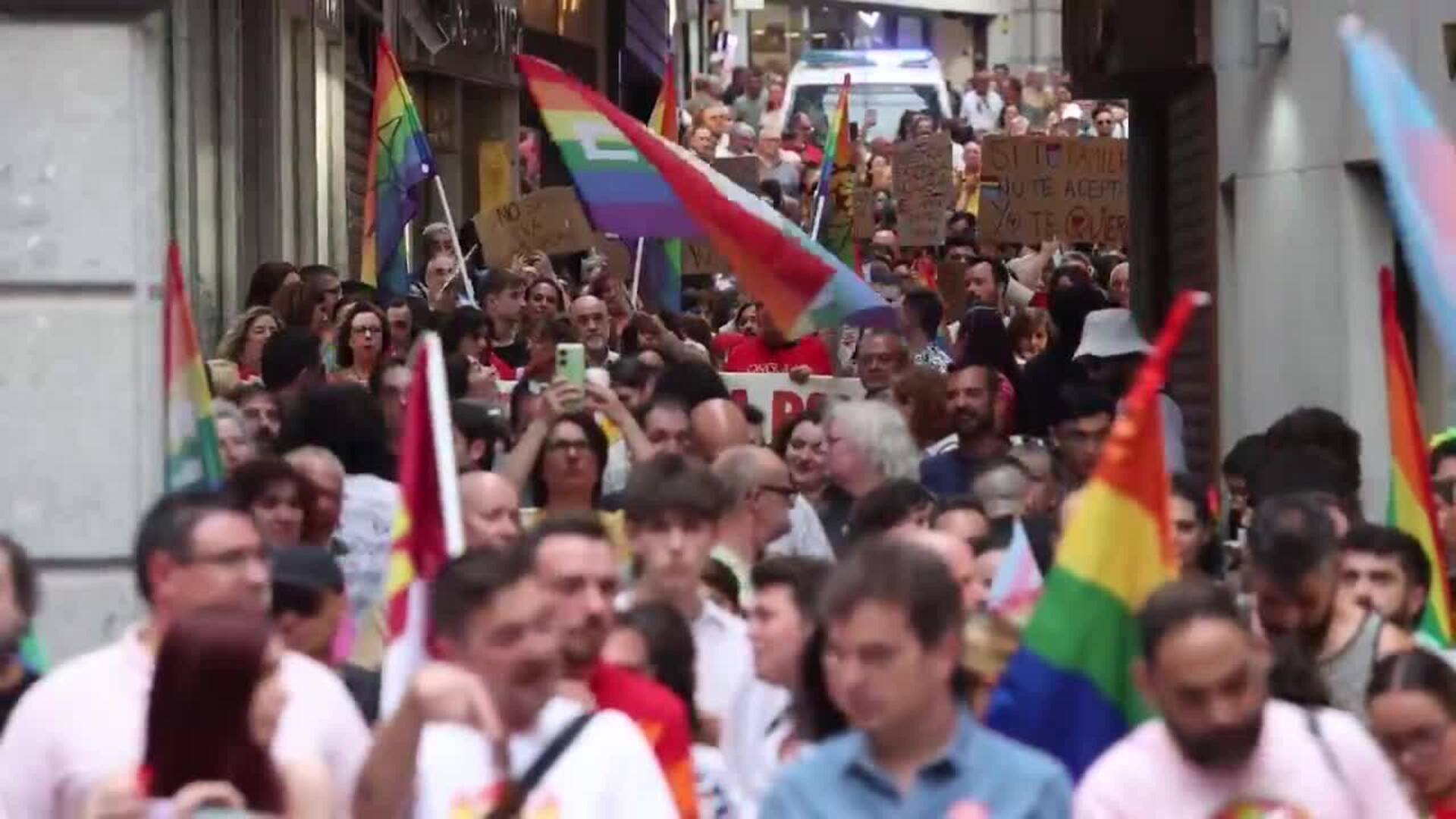 Unas Trescientas Personas Se Manifiestan En Apoyo Al Colectivo LGTBI En