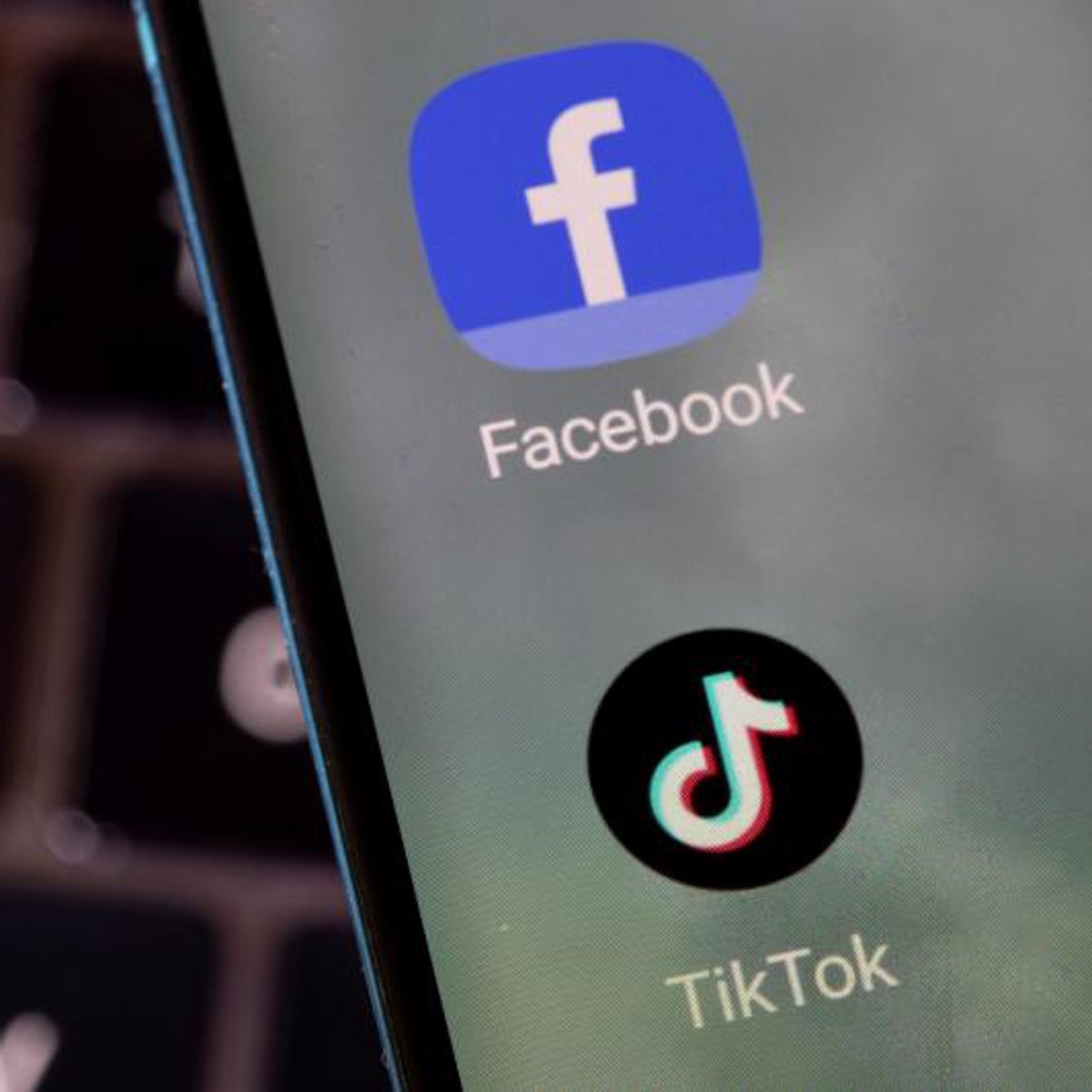 Escuelas de EE.UU. demandan a TikTok y Facebook por dañar la salud mental de los jóvenes