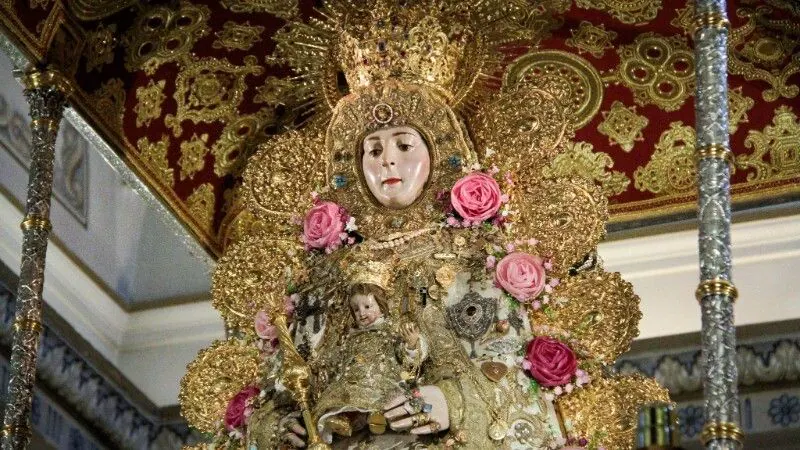 La Virgen Del Roc O Ya Est Entronizada En Sus Nuevas Andas Procesionales