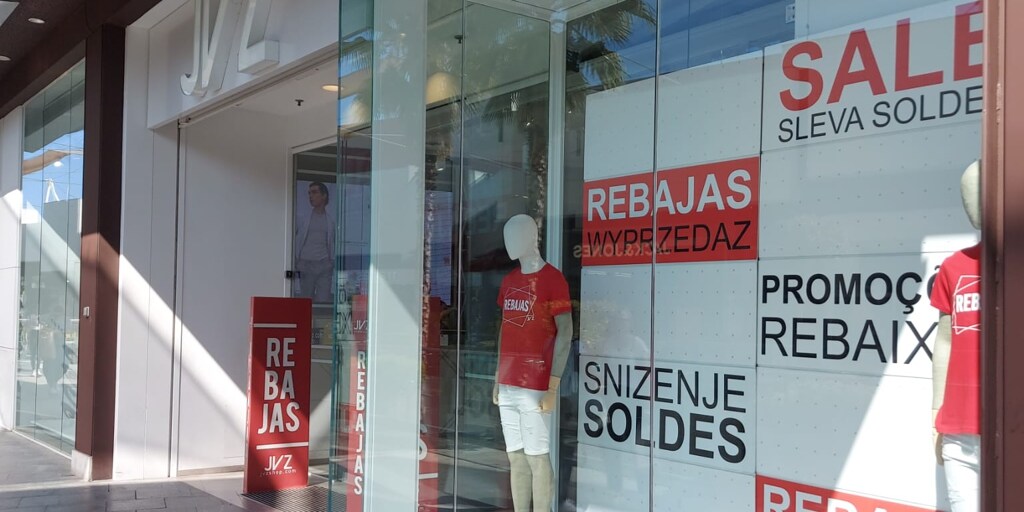 Rebajas En Huelva El Centro Comercial Holea Abre Al Completo Este