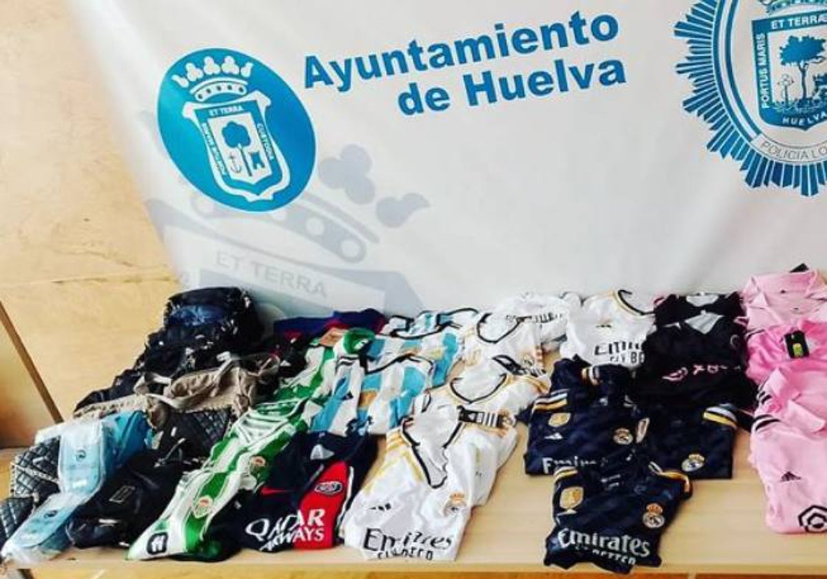 Huye a la carrera de los agentes de la Policía Local de Huelva tras ser