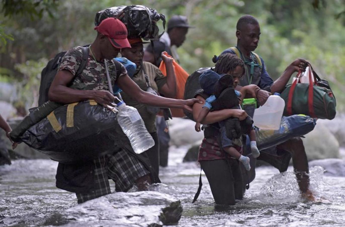 En imágenes Miles de inmigrantes haitianos cruzan el tapón de Darién