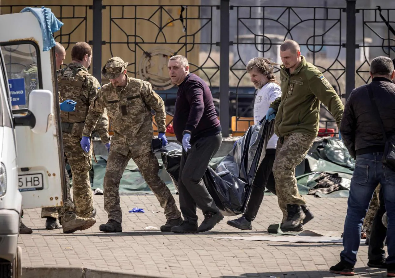El ataque a la estación de Kramatorsk, en imágenes