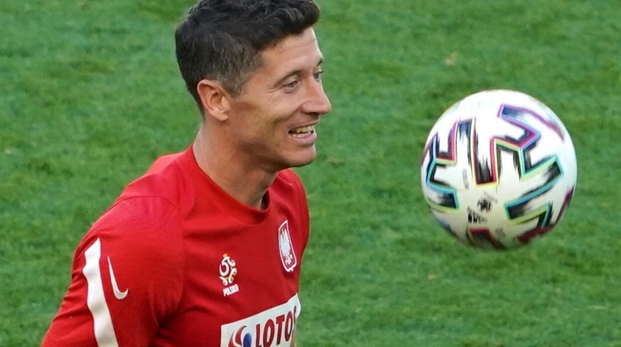 Lewandowski El L Der De Una Polonia Muy Peligrosa