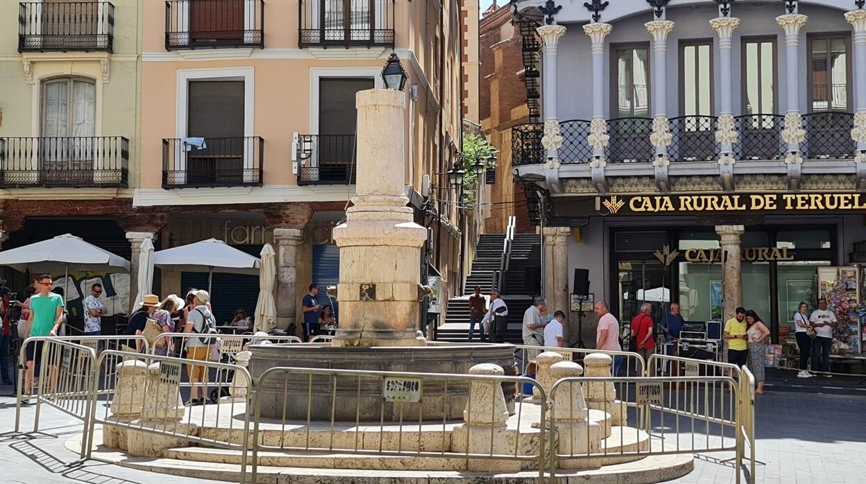 La Emblem Tica Fuente Del Torico De Teruel Se Derrumba