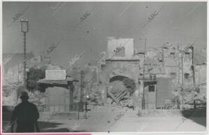 Guerra civil, la plaza de zocodover, destruida por la artilleria, durante el...
