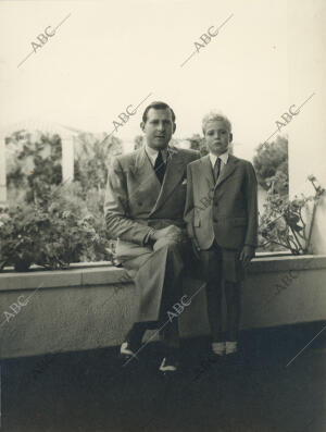 Don Juan de Borbón con su hijo Don Juan Carlos
