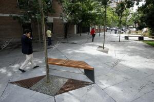 reportaje sobre la calle Serrano de Madrid y su nuevo mobiliario urbano tras la...