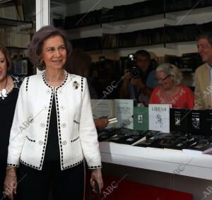 S.M. la Reina Sofía durante la inauguración de la Feria del Libro