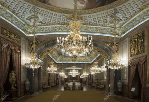 Comedor de gala del Palacio Real tal y como lo ven los turistas