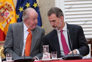 El Rey Felipe Vi y don Juan Carlos I, se Reúnen con el patronato de la fundación...