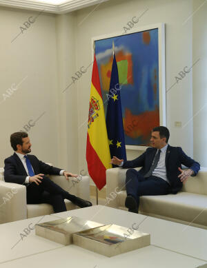 El presidente del Gobierno Pedro Sánchez recibe al presidente del Partido...