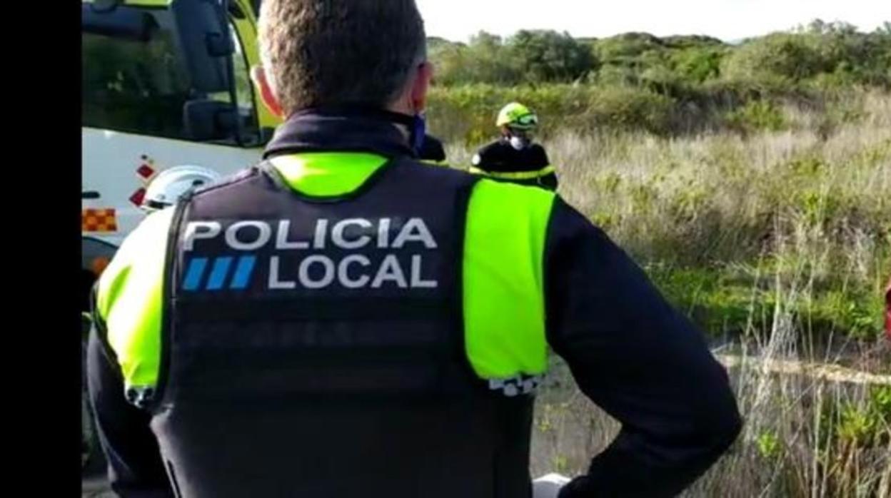 Heridos dos policías locales de Algeciras al ser embestidos por un