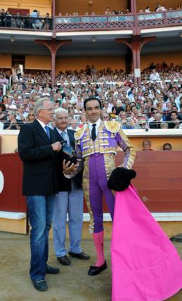 El Cid y Perera, a hombros en Bayona con tres trofeos cada uno