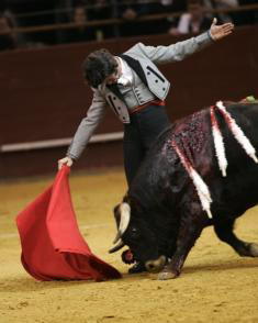 Regalo de puro arte de Morante a Adrián