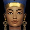 Busto de la reina egipcia Nefertiti, que se encuentra en el Neues Museum de Berlín, con los ojos delineados / EFE