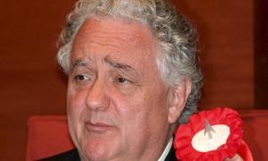 Clamor en el Parlament: «Levanten el sitio y dejen morir a la Fiesta en paz»