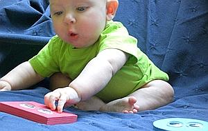 Los bebés distinguen el bien del mal incluso con seis meses