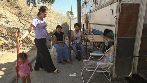 «Es duro dormir en el suelo del bus»