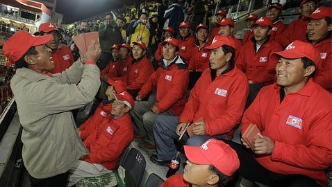 Los hinchas que animaron a Corea del Norte contra Brasil eran actores chinos
