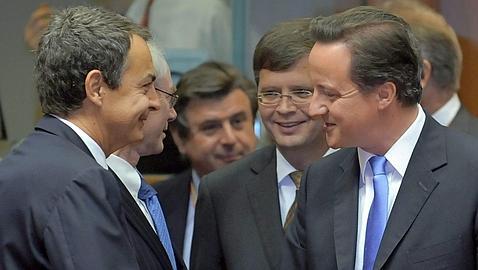 Zapatero pide que el BCE revele sus exámenes a la banca para acallar rumores