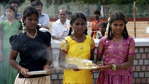 Miles de personas recuerdan a Vicente Ferrer en el primer aniversario de su muerte