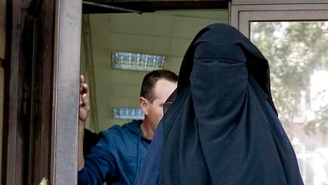 Manresa y Hospitalet se suman a la lista de municipios que prohíben el «burka»