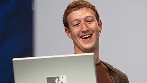 El fundador de Facebook «se mofa» del crecimiento de Twitter