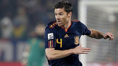 Xabi Alonso y Busquets ganan a Bielsa en la pizarra