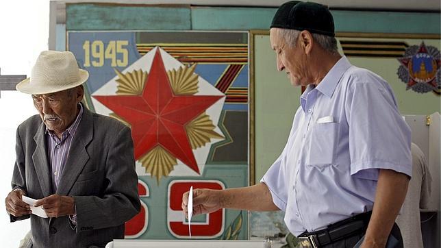 Kirguistán acude a las urnas en busca de la estabilidad