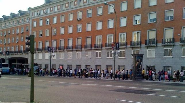 Enormes colas para coger el autobús