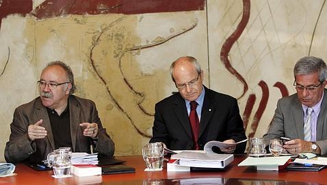 El tripartito desacata el fallo y agrava las multas lingüísticas