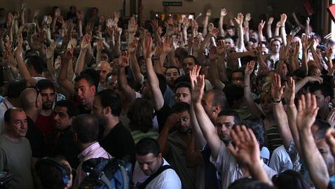 Los madrileños vuelven a poder viajar en Metro aunque con retrasos