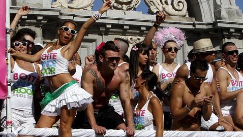 El Orgullo Gay revienta el centro de Madrid