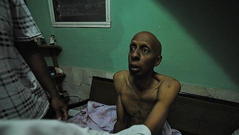 Moratinos no visitará a Fariñas y le insta a dejar la huelga de hambre