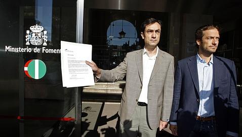 Aena y Fomento pedirán un arbitraje si no se alcanza un acuerdo con los controladores hoy