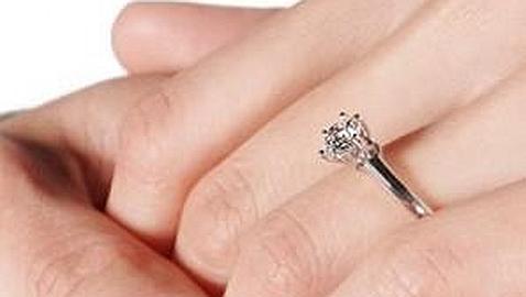 Pedir la mano a través de Foursquare